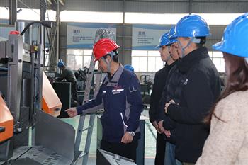 金鋒鋸業(yè)為新員工舉辦帶鋸床知識(shí)技能培訓(xùn)